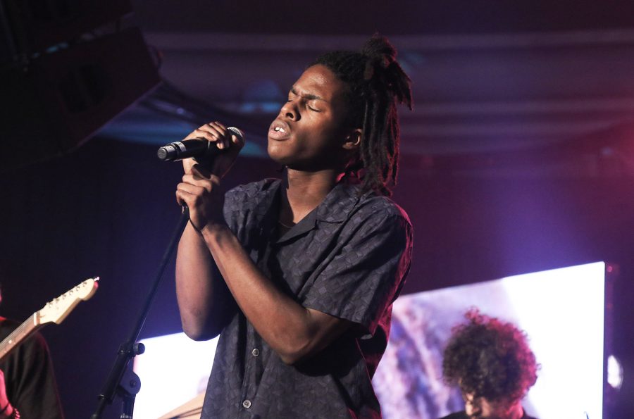 MIAMI BEACH, FL - OCTOBER 14:  Daniel Caesar performs at REVOLT Music Gala Dinner & Award Presentation at Eden Roc Hotel on October 14, 2017 in Miami Beach, Florida.  (Photo by John Parra/Getty Images for Revolt Music Conference)